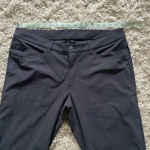 Lululemon men's ABC Classic-Fit 5 Pocket Pant
Warpstreme ColourObsidian